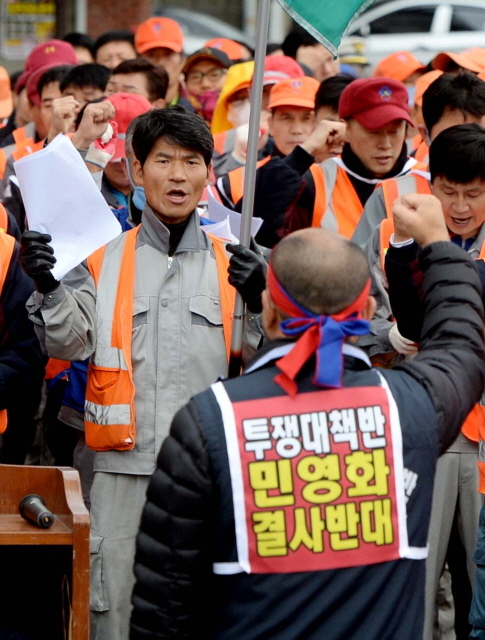 크기변환_7면 20151109 부평구 환경 미화원 민간용역 발주 반대 기사관련JYJ_5998.jpg