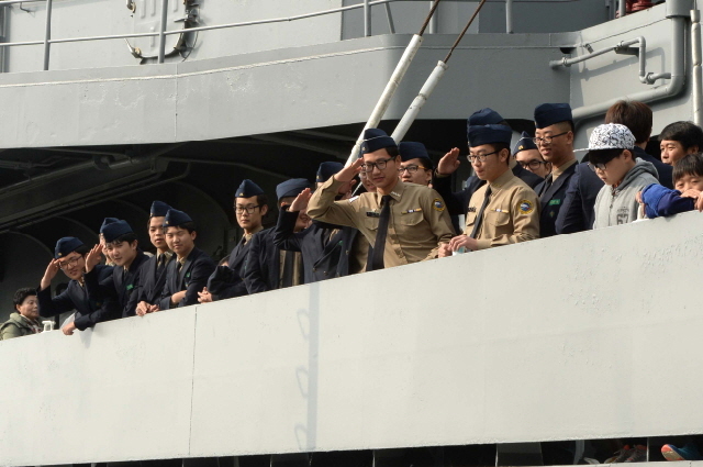 크기변환_7면 20151110 해군 창설 70주년 항해 체험 행사JYJ_6378.jpg