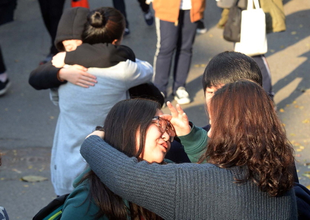 크기변환_1면 20151112  2016년도 수능 시험 끝2 JYJ_7401.jpg