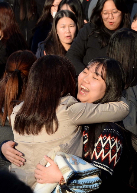 크기변환_1면 20151112  2016년도 수능 시험 끝3  JYJ_7347.jpg