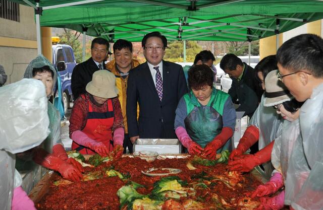 ▲ 광주시, 사랑의 김장담그기 나눔 행사 릴레이