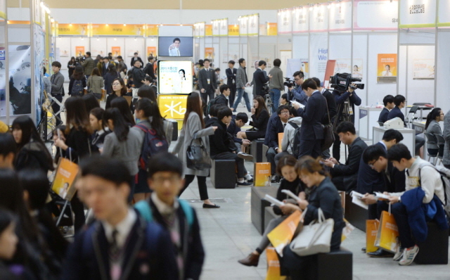 크기변환_1면 20151117 국내 최대 2015 KB굿잡 우수기업 취업박람회JYJ_8338.jpg