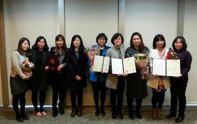 ▲ 부천시 3개 지역자활센터 수상자 및 관계자들 기념촬영