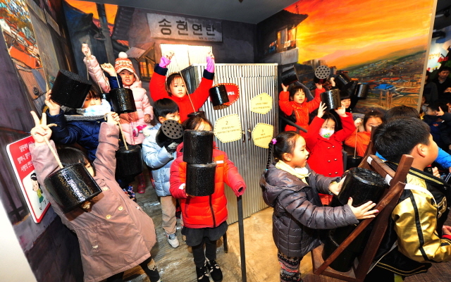 크기변환_1면 20151125 수도국산 달동네 박물관 체험관 개관 박스 관련  JUN_4032.jpg