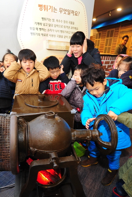 크기변환_1면 20151125 수도국산 달동네 박물관 체험관 개관 박스 관련 2JUN_4123.jpg