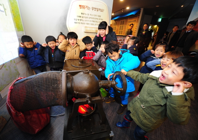 크기변환_1면 20151125 수도국산 달동네 박물관 체험관 개관 박스 관련 JUN_4123.jpg