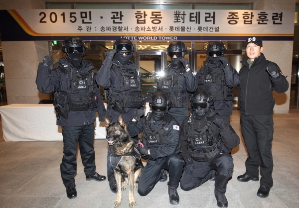 ▲ 롯데월드타워(제2롯데월드)가 27일 송파지역 내 관할 경찰서, 소방서 등 유관기관과 함께 첫 번째 대규모 테러대응 합동훈련을 실시했다.