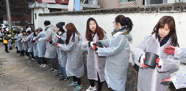 ▲ 인천경기기자협회, 사랑의 연탄 배달 나눔 활동 사진 (2)
