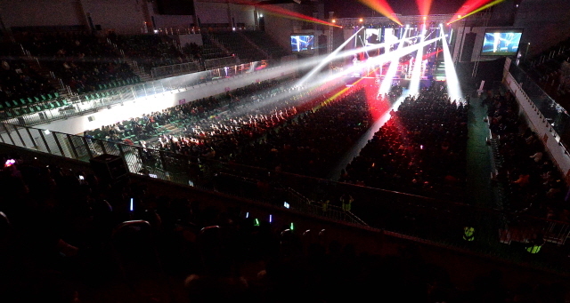 크기변환_1면 20151226 부활 송년 콘서트JYJ_5308.jpg