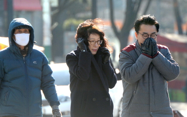 크기변환_1면 20151228  한파 스케치JYJ_6180.jpg