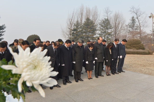 ▲ 1-1.새해맞이 현충탑 참배