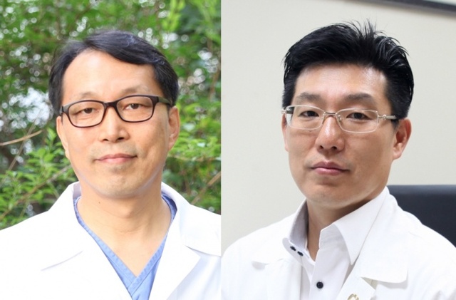 ▲ 가톨릭대 인천성모병원 로봇수술센터 센터장 정진용 교수(왼쪽)와 외과 이윤석 교수(오른쪽)