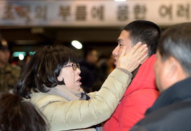 크기변환_1면 20160119 17사 올해 첫 신병교육대 입영식JYJ_9534.jpg