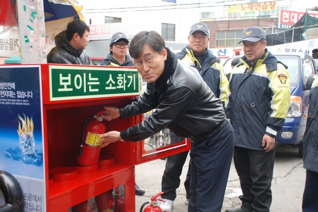 ▲ 의왕소방서, 보이는 소화기함 설치