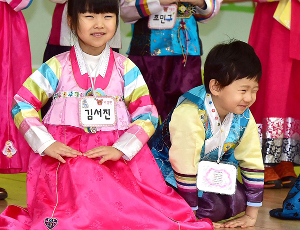 1면 20160203 설맞이 남구청 직장 어린이집 예절교육  JUN_0494-copy1.JPG