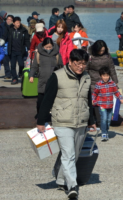 크기변환_20160210 인천항 연안부두 귀성객들JYJ_2108.jpg