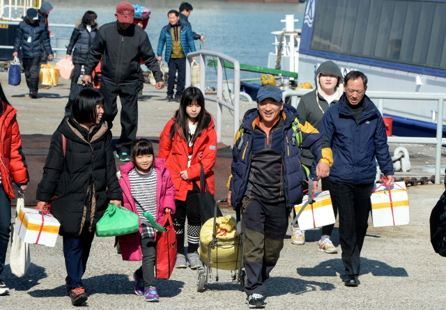 크기변환_20160210 인천항 연안부두 귀성객들JYJ_2152.jpg