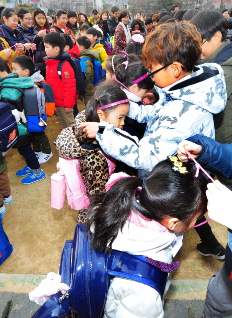 크기변환_7면 20160302 문학초교 입학식2  JUN_1170.jpg