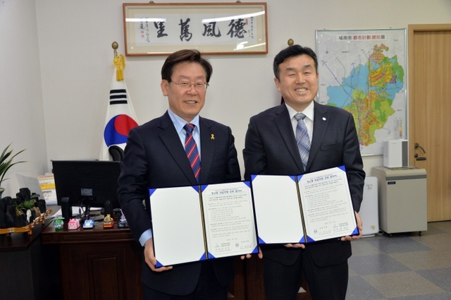 ▲ 이재명_성남시장(왼)과_강구홍_한국폴리텍대학_융합기술교육원장