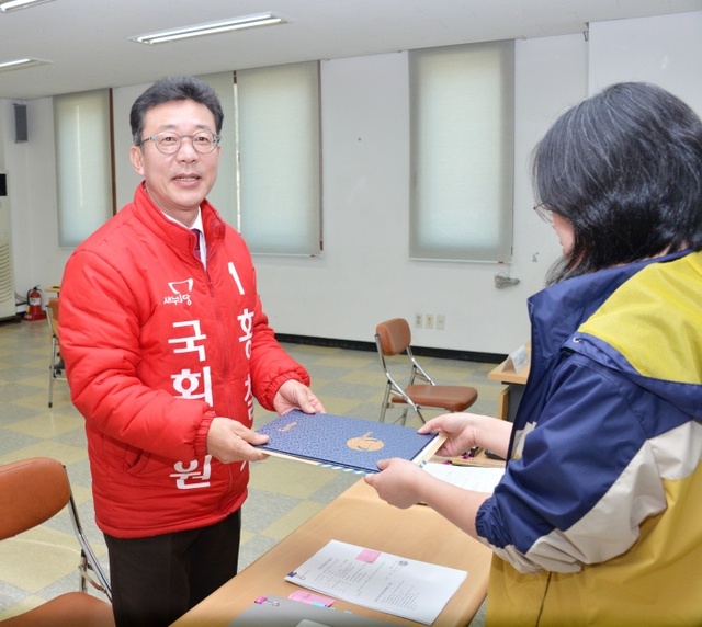 ▲ 홍철호 후보 후보등록
