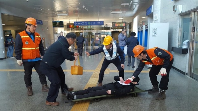 ▲ 가평역 대합실 승객구조