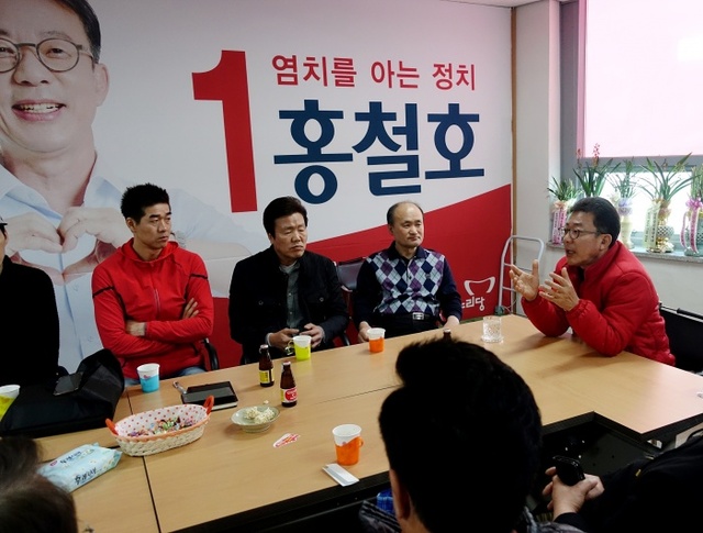 ▲ 김포을 홍철호 후보 상인 면담