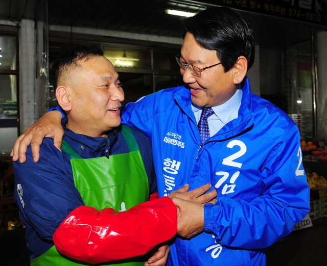 크기변환_1면 20160403 4.13총선 본격 유세 첫 주말 서구갑 더불어민주당 김교흥후보 JUN_4809.jpg
