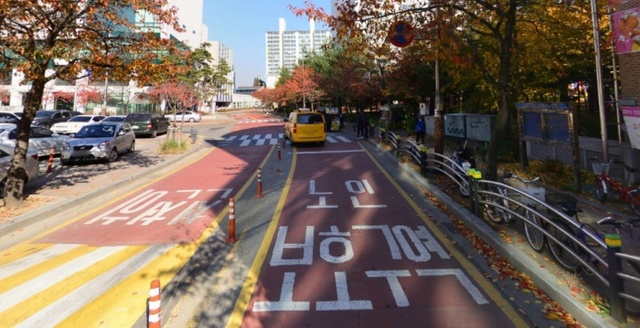 ▲ 김포시는 교통약자인 노인들을 교통사고 위험으로부터 보호하기 위해 노인보호구역 확대해나갈 계획이다.(김포시 제공)
