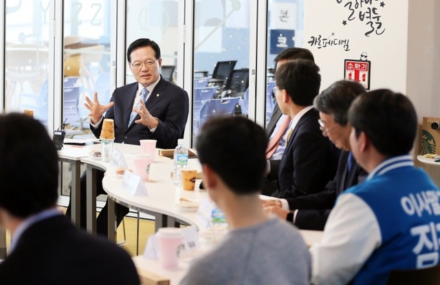 ▲ 정의화 국회의장 경기창조경제혁신센터 방문-3