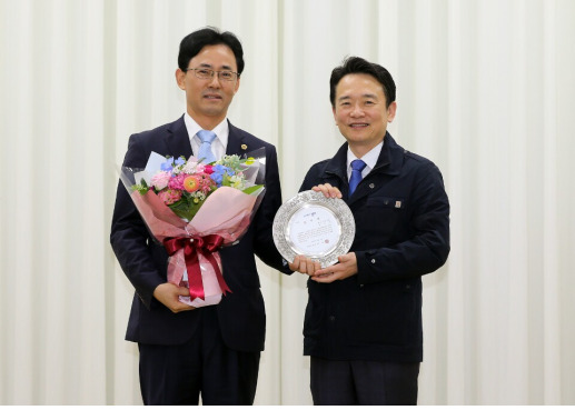 ▲ 양근서 의원 감사패