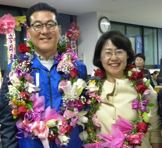 ▲ 제20대 총선 의왕과천 더불어민주당 신창현 당선자 부부