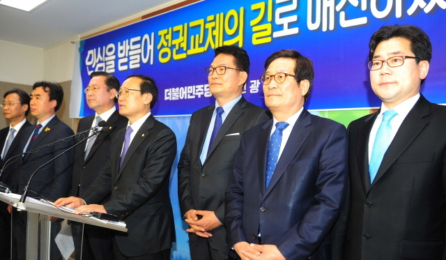 크기변환_1면 20160418 4.13총선 더불어민주당 인천시당 당선자 합동 기자회견 JUN_7208.jpg