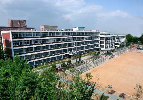 ▲ 동일고등학교 전경