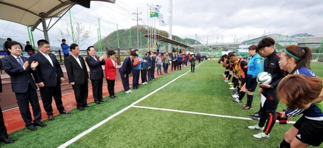 ▲ 제13회 광주시체육회장기 여성축구대회’가 지난 17일 참가자들의 열띤 성원 속에 종료됐다.이번 대회는 읍면동 대항전으로 진행됐다.