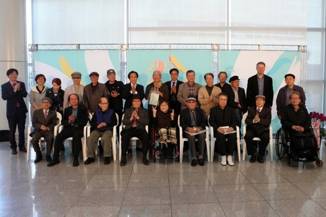 ▲ 부천 만화박물관. 개막식 단체사진