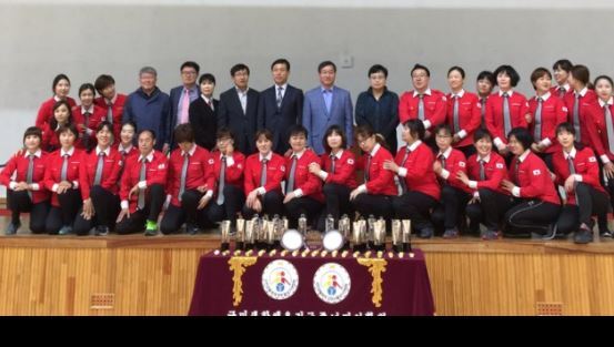 ▲ 유정복 인천시장이 24일 오전 제5회 시장기 줄넘기대회를 맞아 협회 관계자들과 기념사진을 찍고 있다..