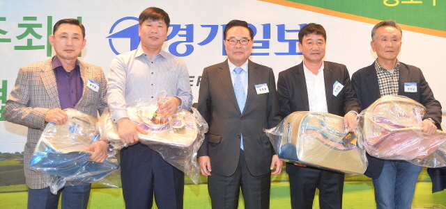 크기변환_W 경제자선골프 시상식 오 160425 (15).jpg