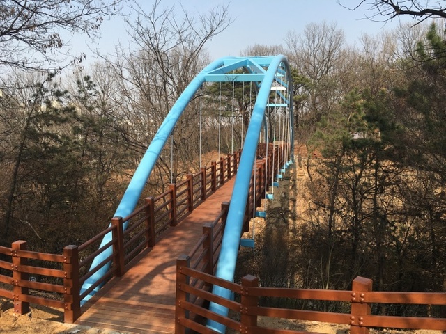 ▲ 모담산목교