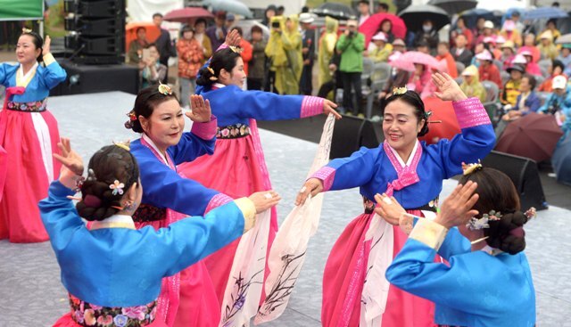 1면 20160560  아이러브 카네이션 어버이 축제JYJ_1293_R.jpg