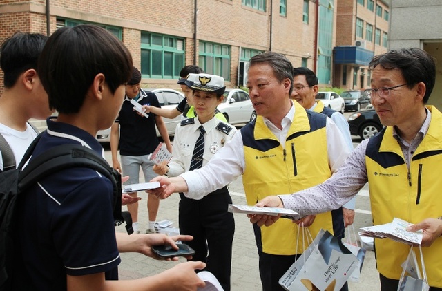 ▲ 대국민 안전캠페인(오른쪽 두번째, 한국지역난방공사 박영현 기술본부장)