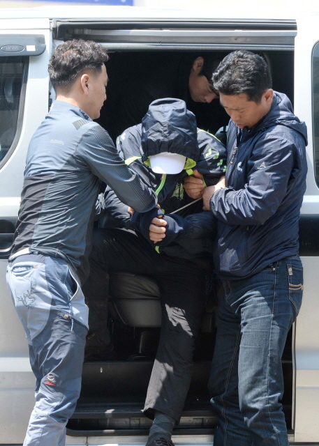 크기변환_7면 20160511 계양구 방축동 부부 살해범 검거 압송 JYJ_2298.jpg