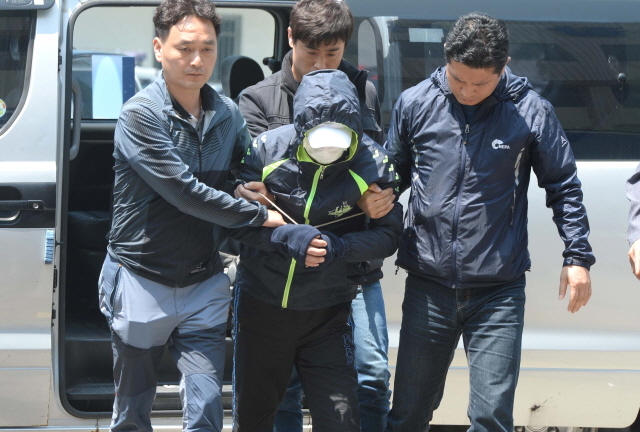 크기변환_7면 20160511 계양구 방축동 부부 살해범 검거 압송 JYJ_2318.jpg