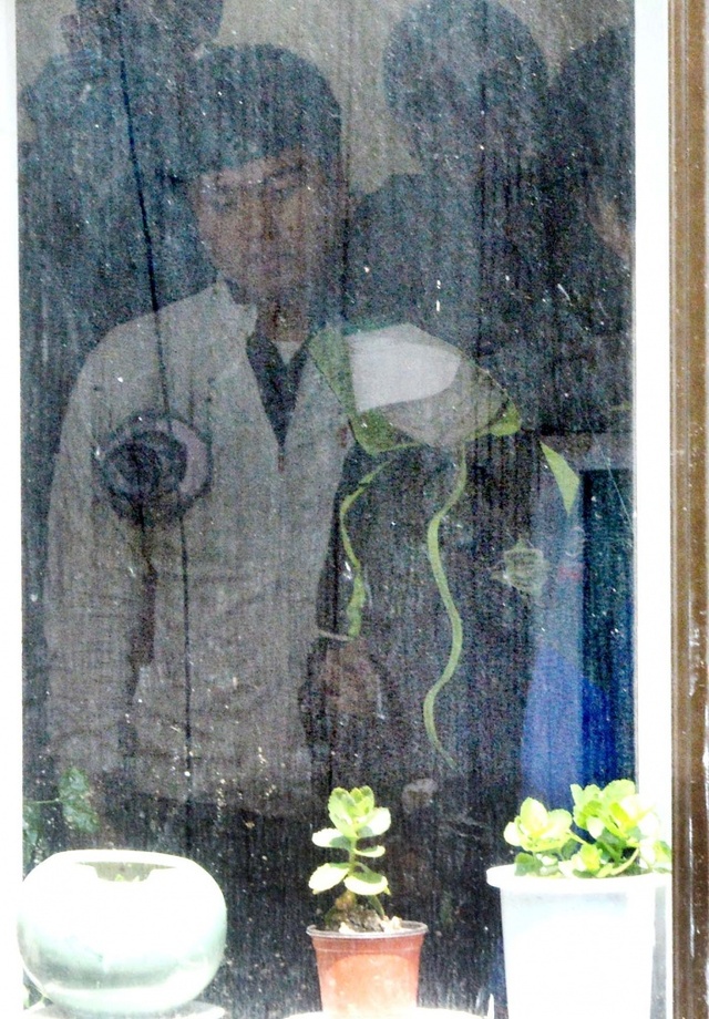▲ 한국으로 귀화한 중국동포 출신 중년 부부를 살해한 범인 A씨가 16일 오전 범행장소인 인천시 계양구의 한 빌라에서 현장검증을 하고 있다.장용준기자
