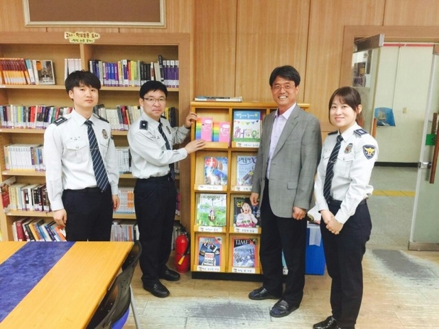 ▲ 김포서 학교폭력 도서기증