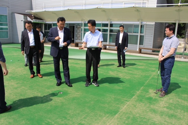 ▲ 스포츠센터 골프퍼팅장 개선사항 점검