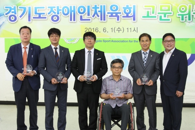 ▲ 왼쪽부터 김현동, 이승빈, 이준혁, 이용운, 정성근 고문 과 장호철 사무처장