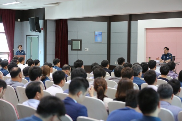 ▲ 정용선 경기남부지방경찰청장, 성남수정서 치안현장 방문1