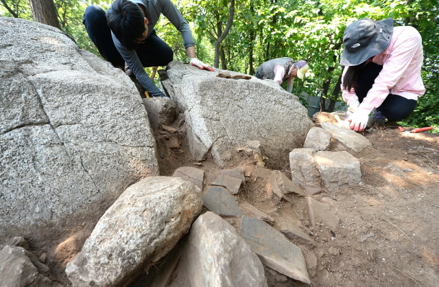 크기변환_1면 20160602 문학산성 정밀 발굴 르뽀JUN_3143.jpg