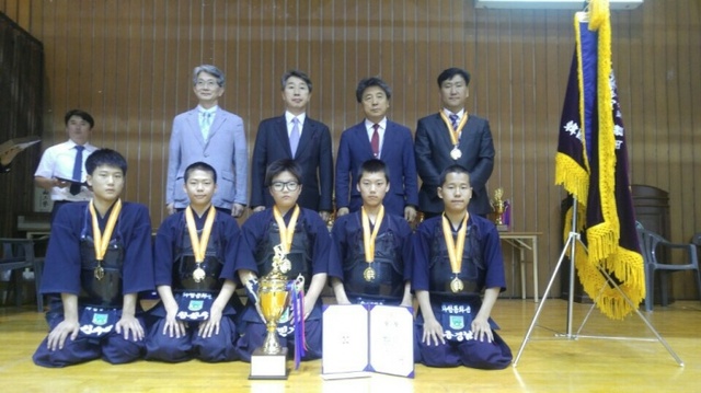 ▲ 제25회 회장기 전국중ㆍ고등학교검도대회 남중부 단체전에서 창단 1년 만에 우승한 화성 동화중 검도팀.동화중 제공