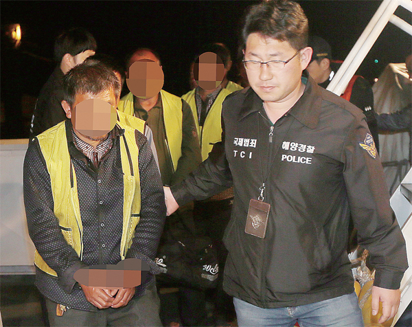 ▲ 압송된 중국어선 2척/인천해경 제공